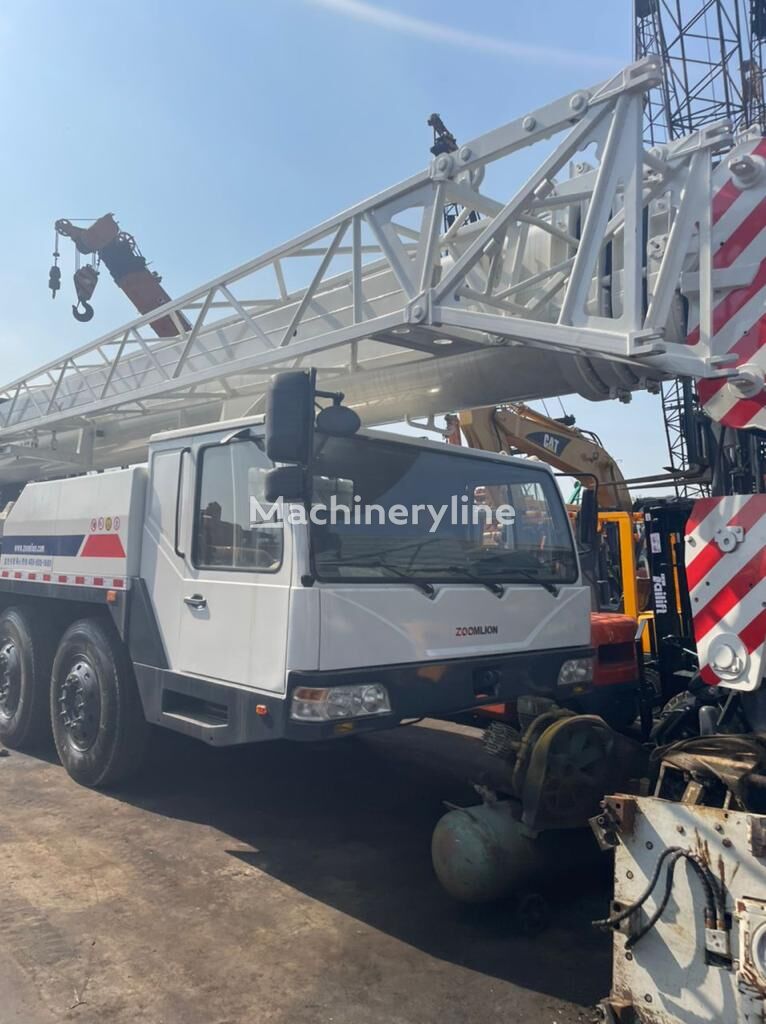 autogrù Zoomlion QY70V 70ton truck crane