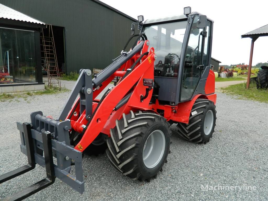 Attack 830 multifunctional loader