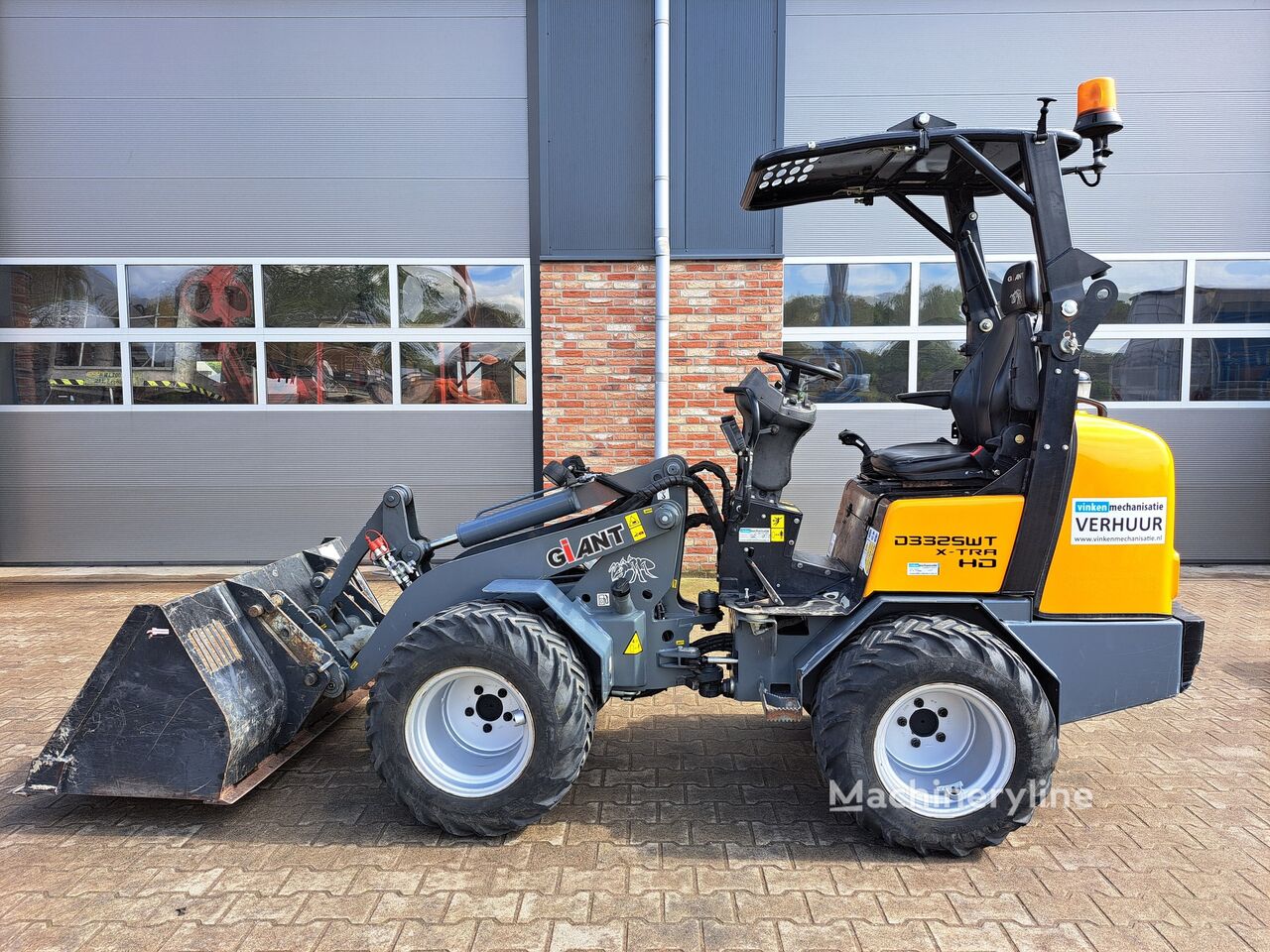 Chargeuse multifonctionnelle Giant D332SWT X-tra à vendre | Machineryline FR Chargeuse multifonctionnelle Giant D332SWT X-tra - Machineryline