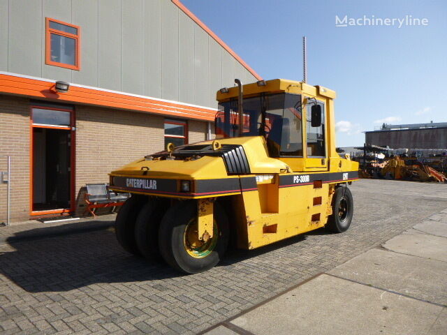 Caterpillar PS-300 B pneimatiskais veltnis