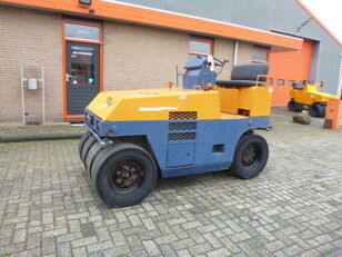 Komatsu JW30-1 gummihjulstromle