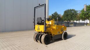 Sakai TS160-4 pneumatic roller