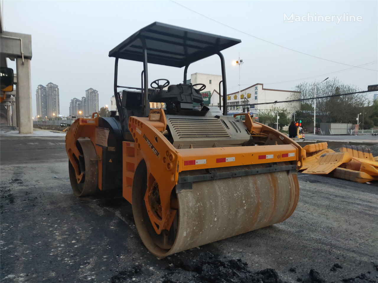 BOMAG BW203 road roller