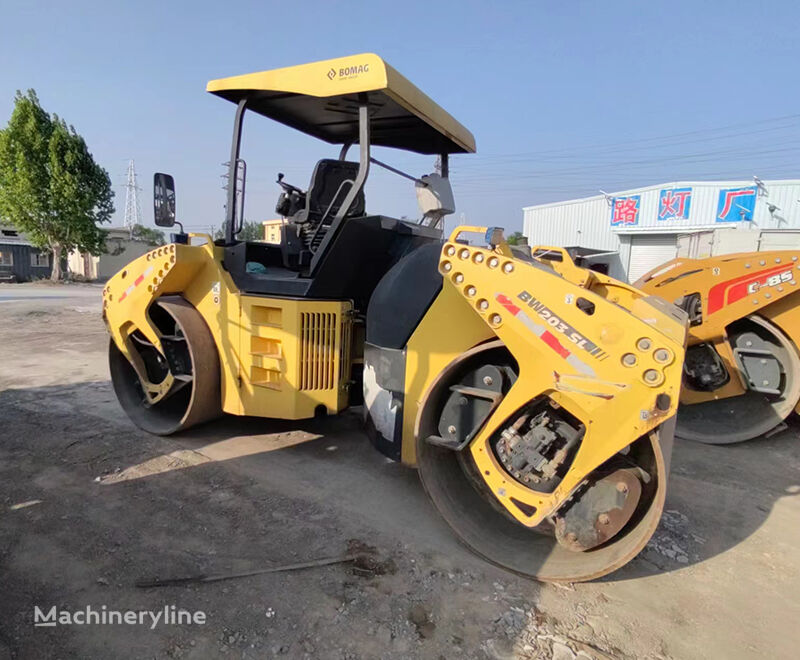 BOMAG BW203 yol silindiri