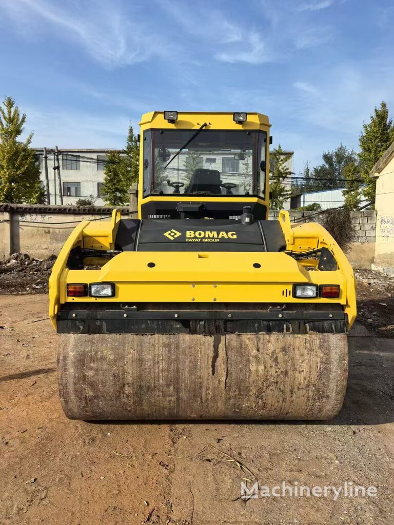 новый дорожный каток BOMAG BW203