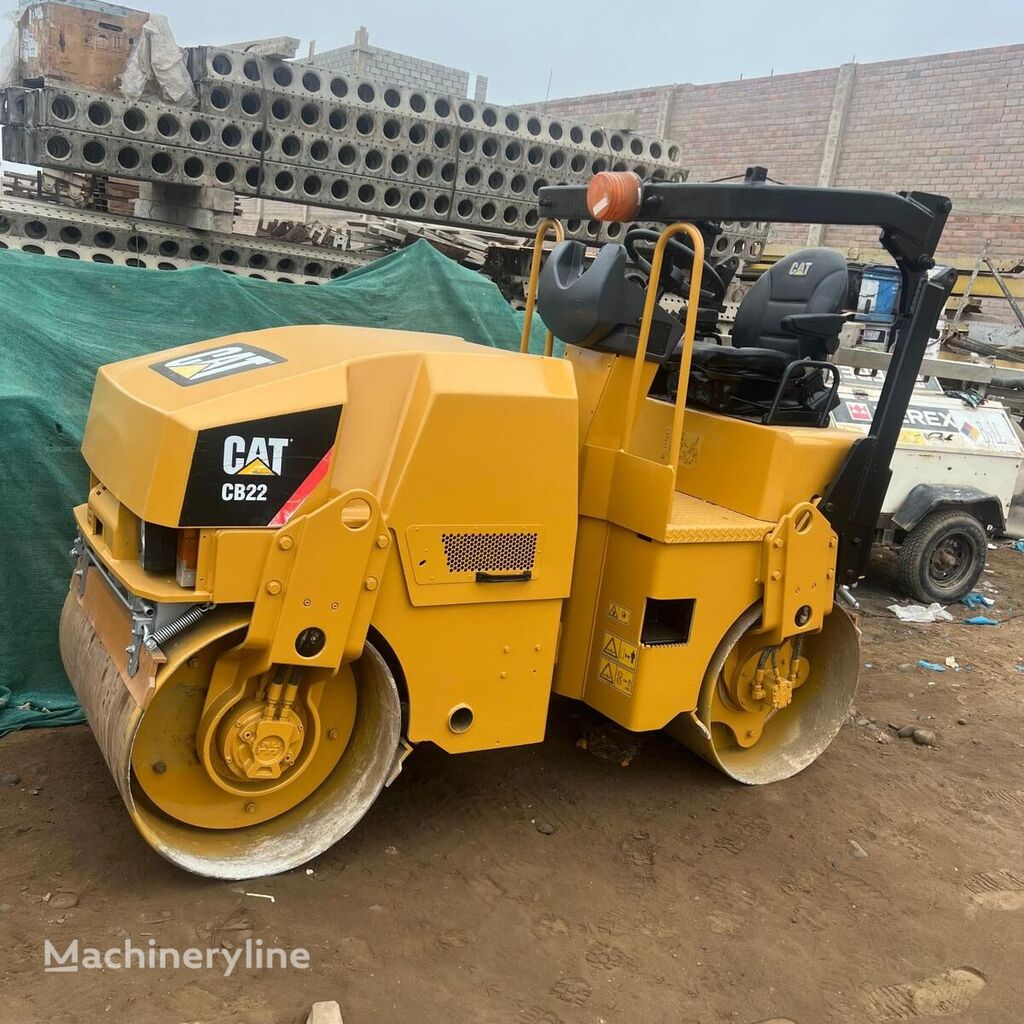 Caterpillar CB22 road roller