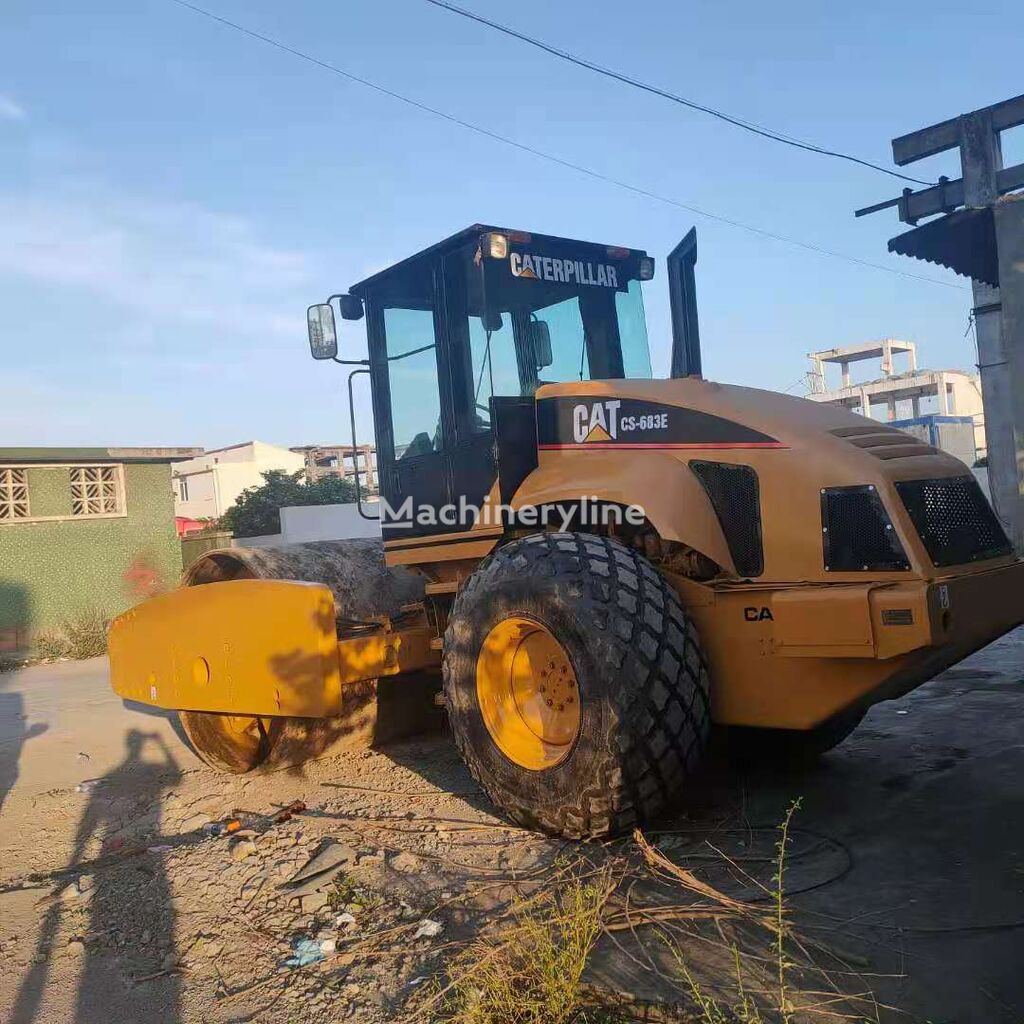 Caterpillar CS-683E compactador de asfalto