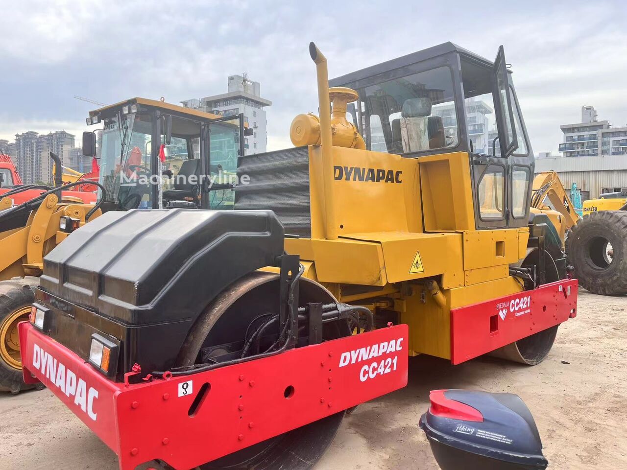 Rouleau compresseur Dynapac CC421 à vendre | Machineryline TG Rouleau compresseur Dynapac CC421 - Machineryline