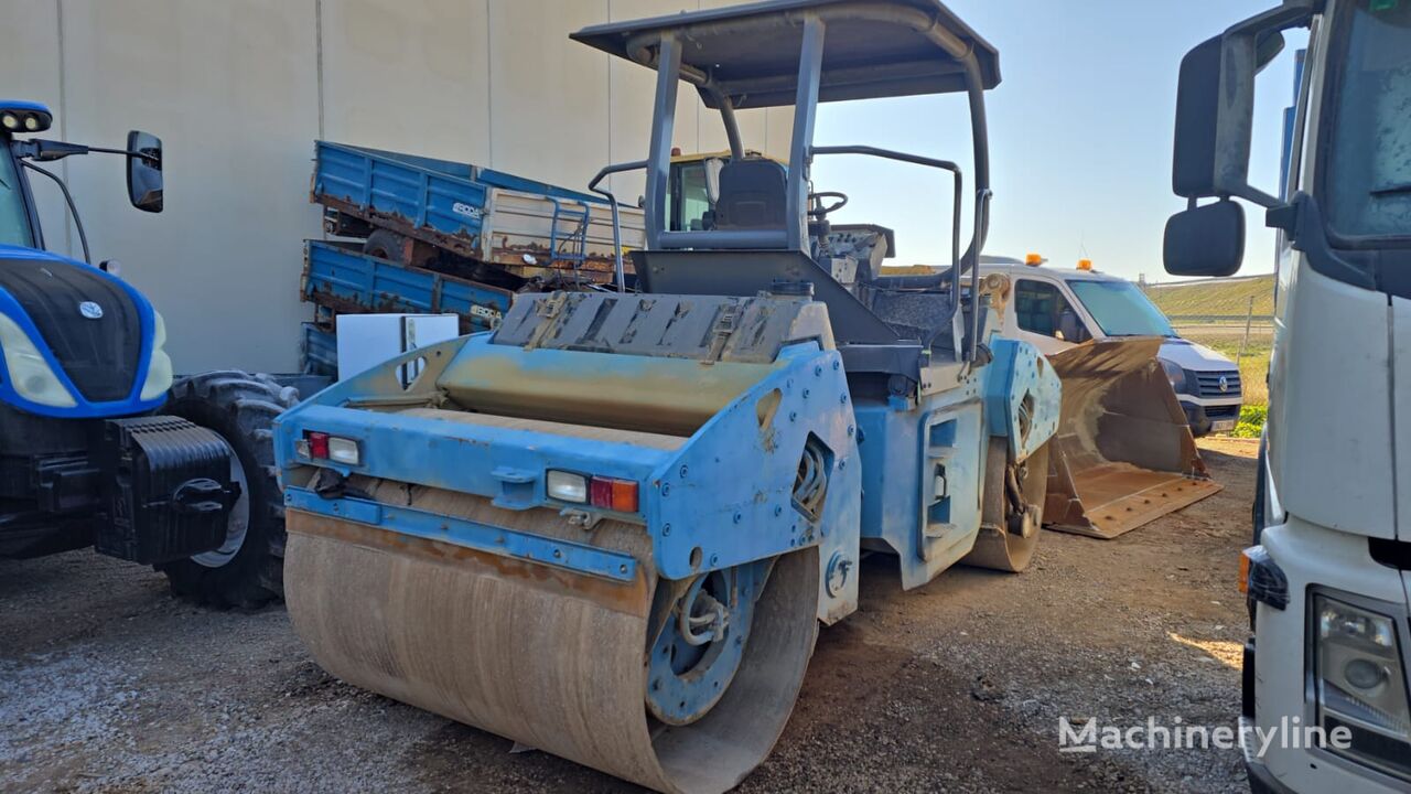 Hamm HD110 road roller