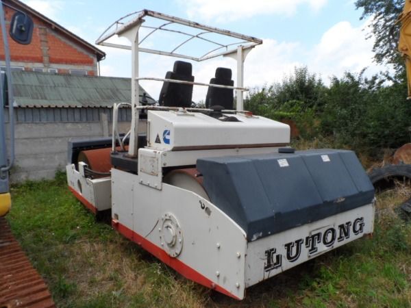 rouleau compresseur LUTONG YXC 12G