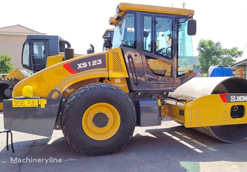 new XCMG XS123 road roller