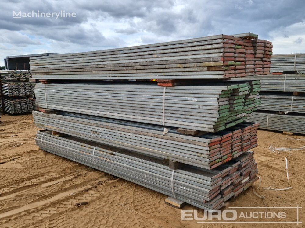 строительные леса Bundle of Steel Scafolding Boards