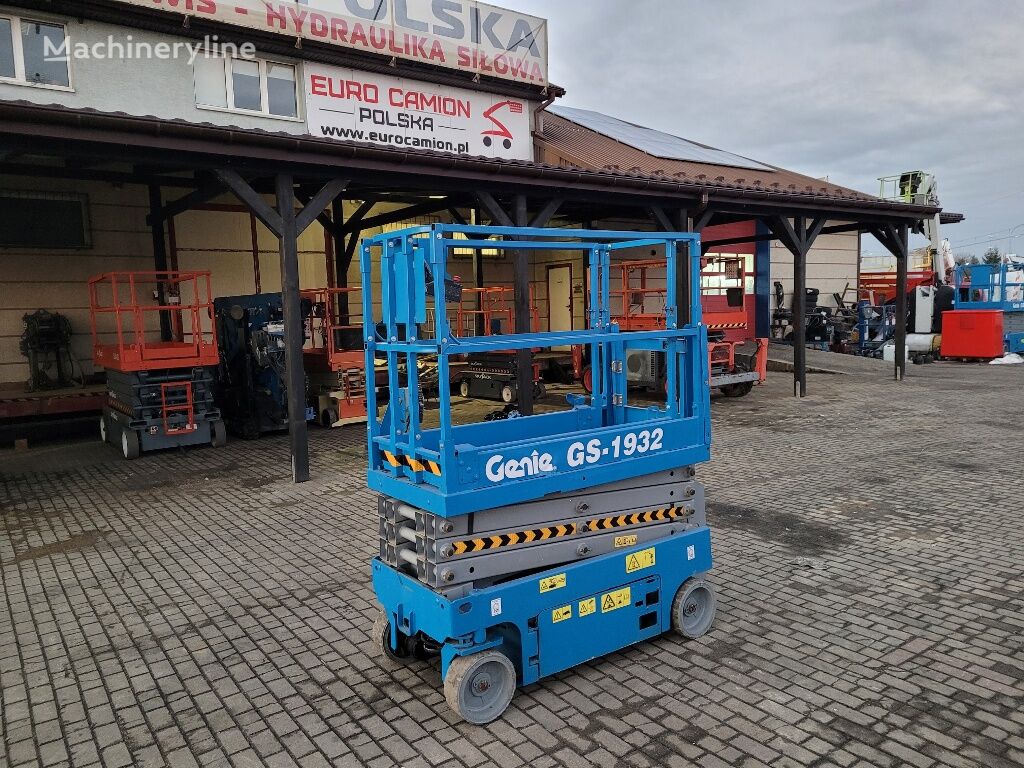 Genie GS 1932 - 8 m mini electric scissor lift