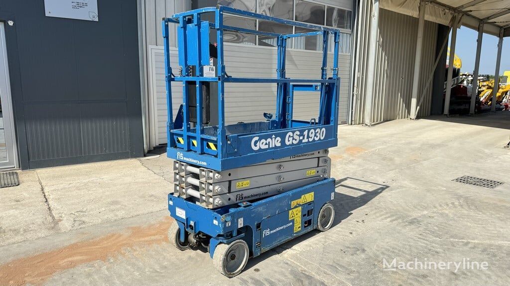 Genie GS1930 - 2016 YEAR - 305 WORKING HOURS scissor lift