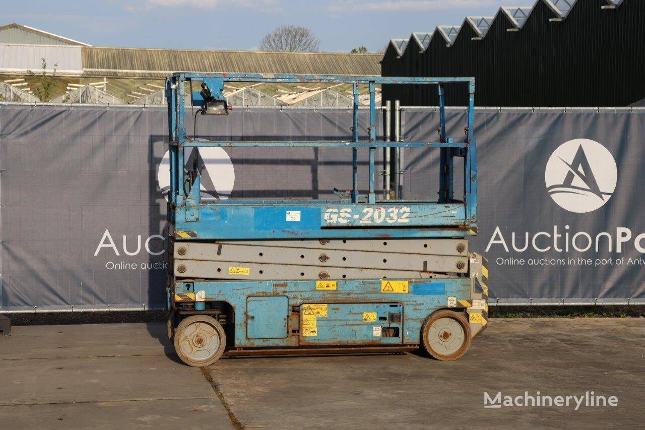 Genie GS2032 scissor lift