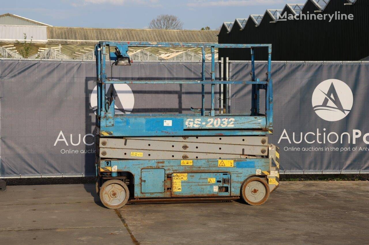 Genie GS2032 scissor lift