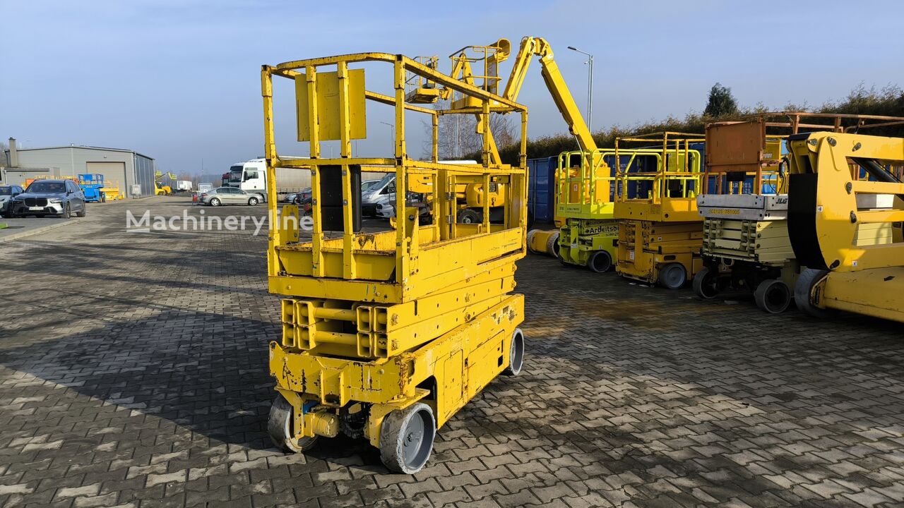 Genie GS2032 scissor lift