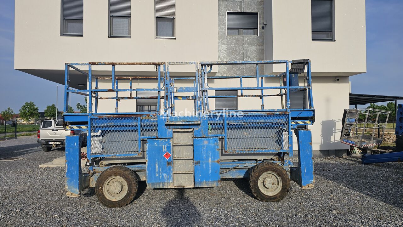 Genie GS3384 4X4 scissor lift