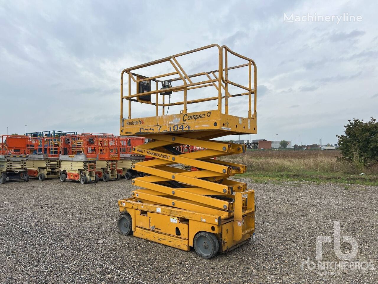 Haulotte COMPACT12 scissor lift