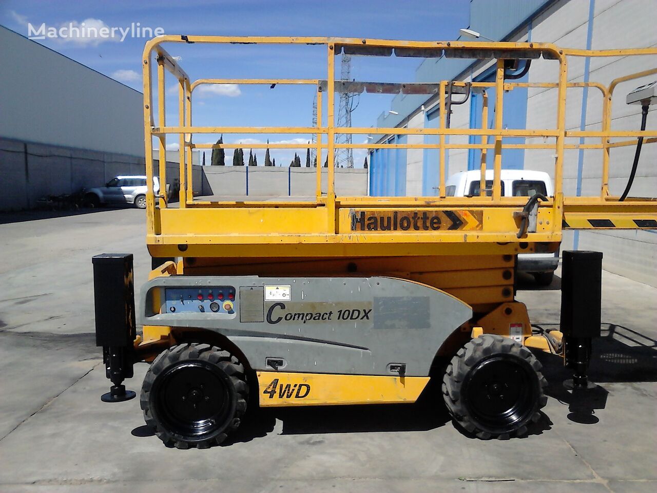 Haulotte Compact 10 DX scissor lift