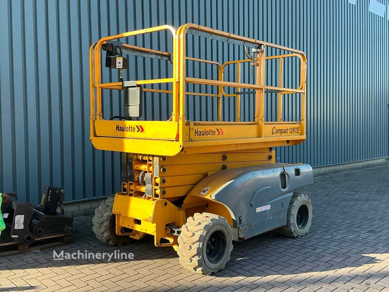 Haulotte Compact 12RTE plataforma de tijera - Machineryline