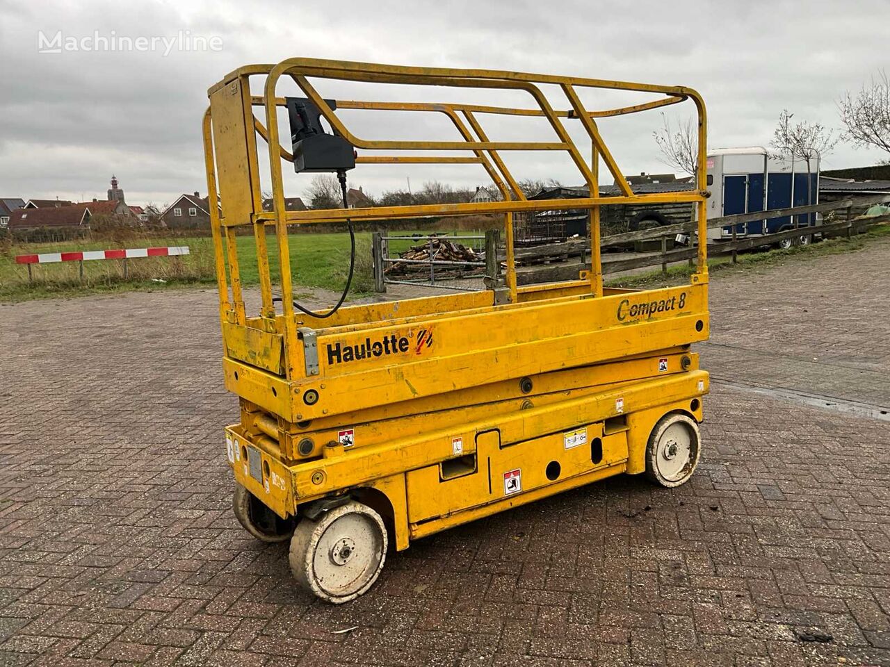 Haulotte Compact 8 scissor lift