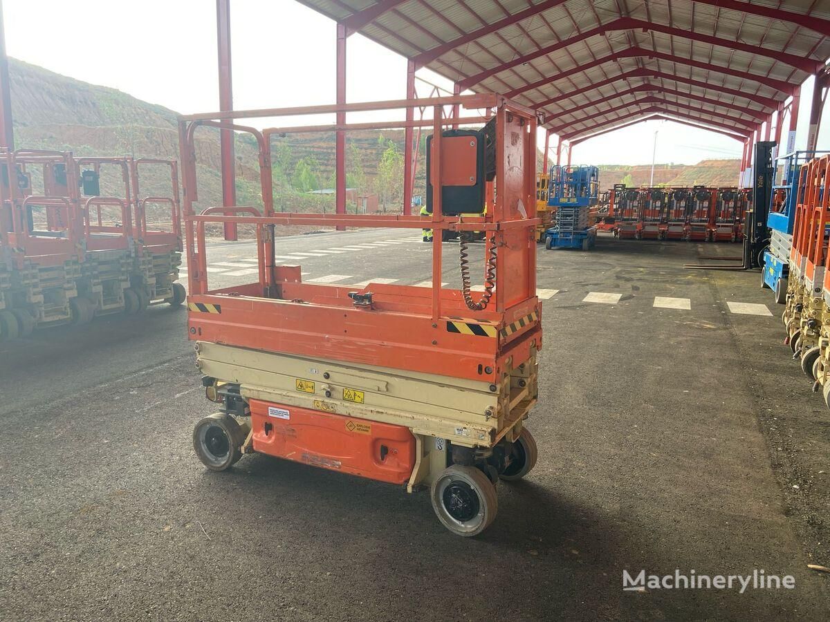 JLG 1930 ES scissor lift