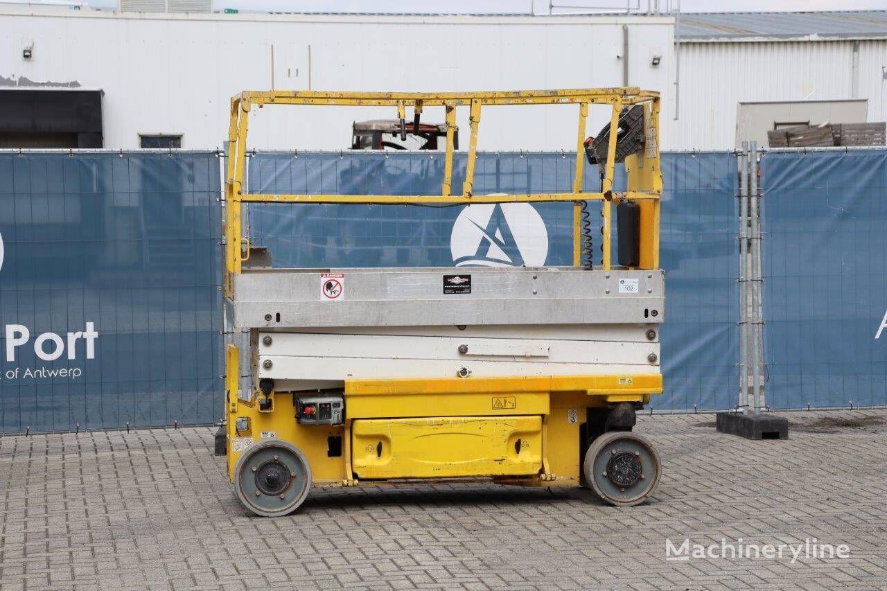 JLG 2030ES scissor lift