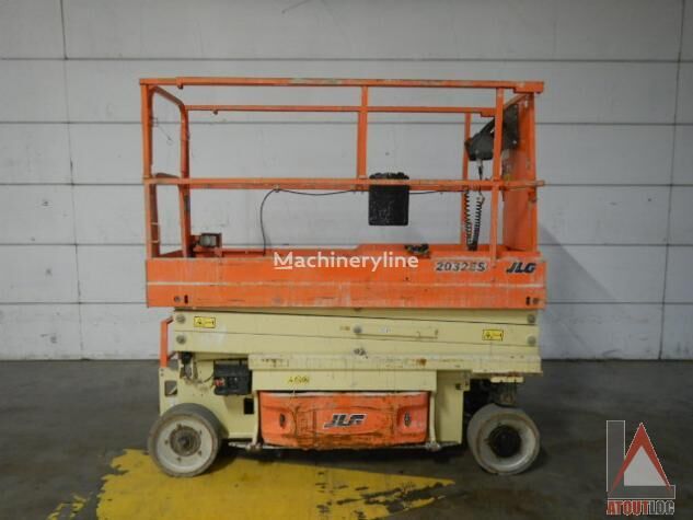 JLG 2032E2 scissor lift