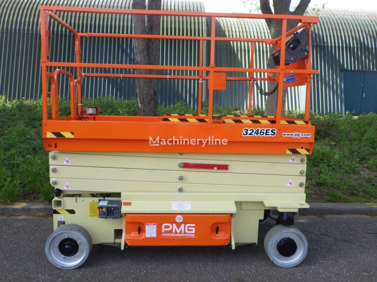 xe nâng người cắt kéo JLG 3246ES