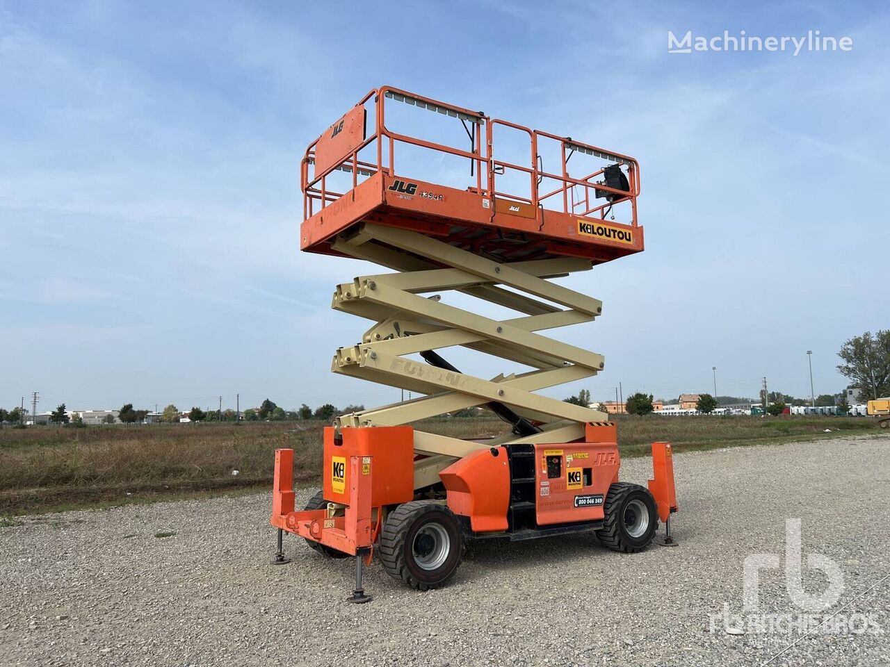 JLG 4394 RT scissor lift