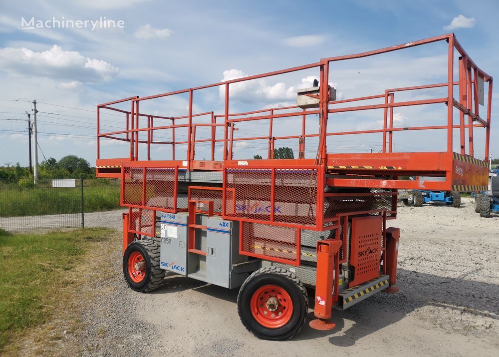 Skyjack SJ 8841 scissor lift