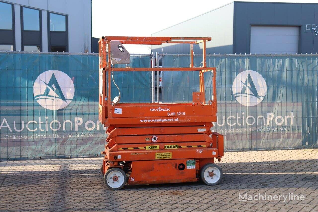 Skyjack SJ III 3219 scissor lift