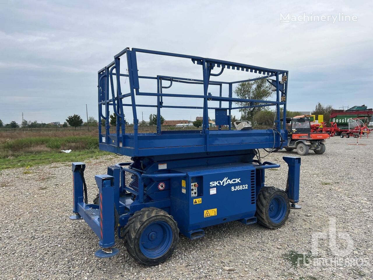 Skyjack SJ6832 RT 4x4 scissor lift