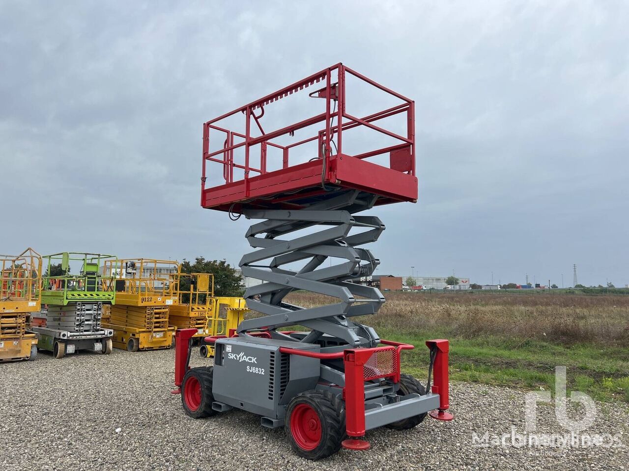 Skyjack SJ6832 RT 4x4 scissor lift