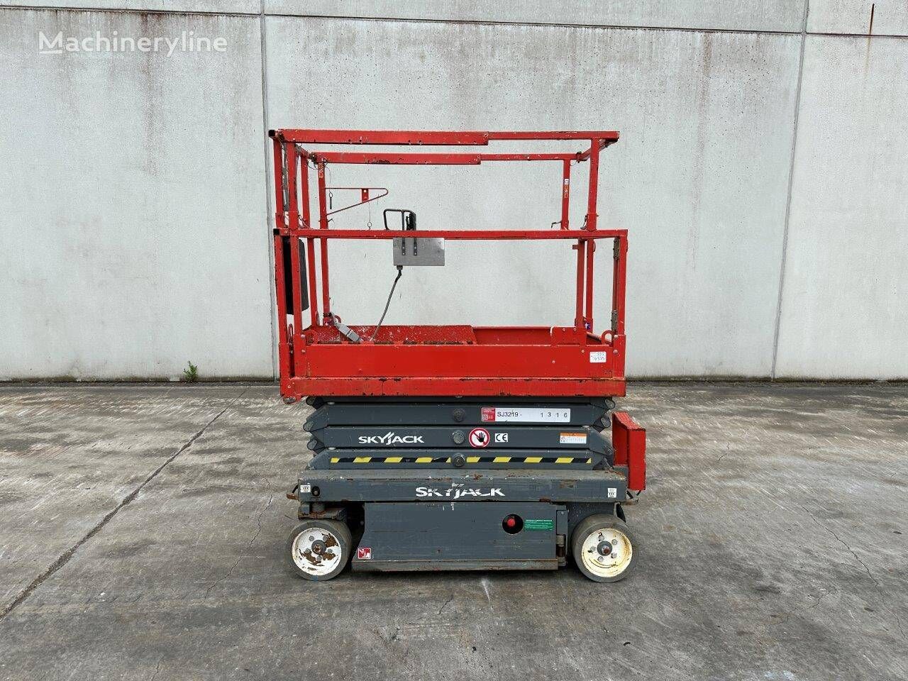 Skyjack SJIII-3219 scissor lift