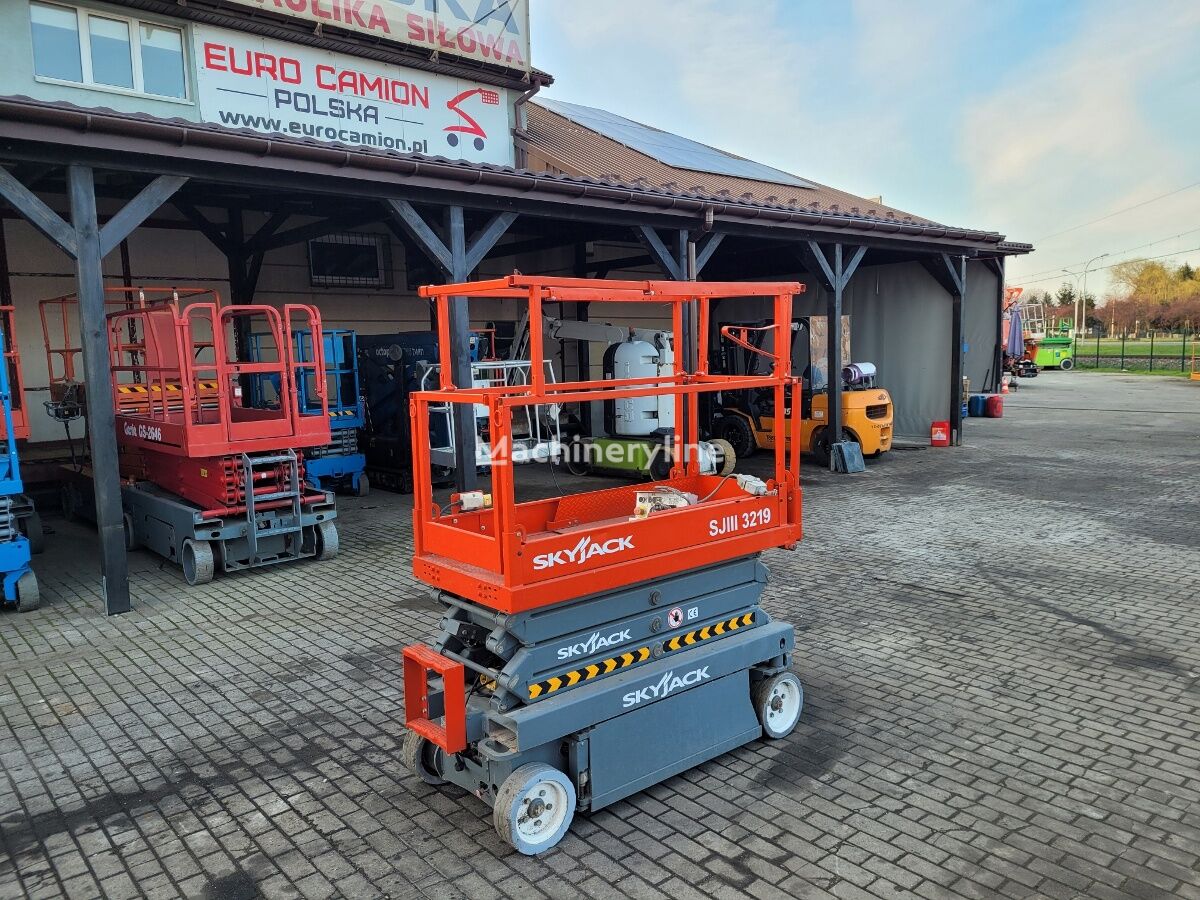 Skyjack SJIII 3219 scissor lift