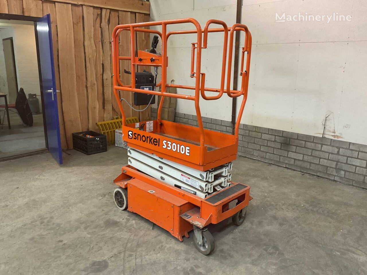 Snorkel S3010E scissor lift