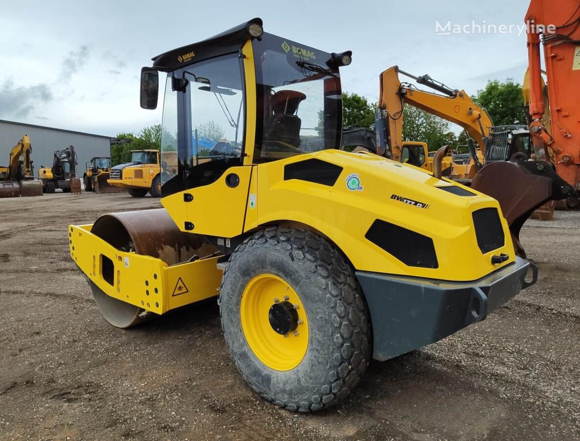 вибрационен валјак за земја BOMAG BW177 D-5