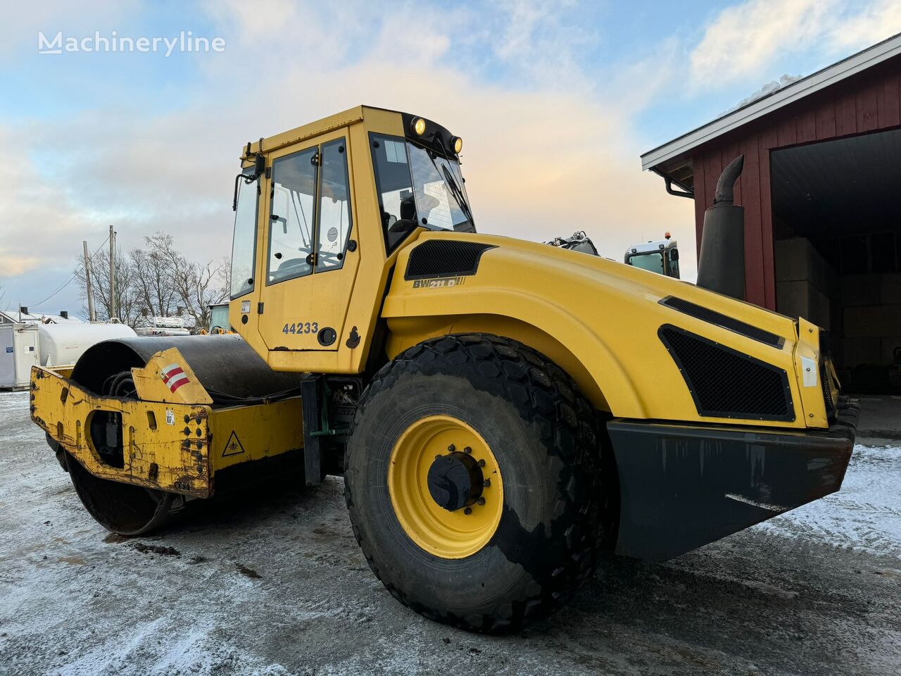 BOMAG BW211 D-4 single drum compactor