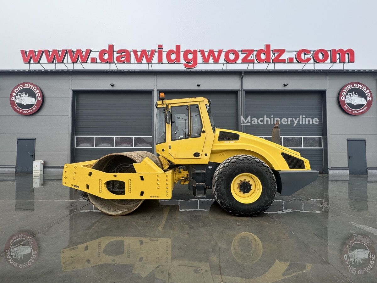 BOMAG BW216DH-4 compactador de tierra