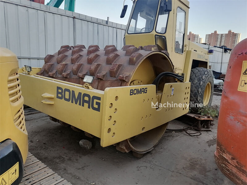 BOMAG BW217D kompaktor s jednim valjkom