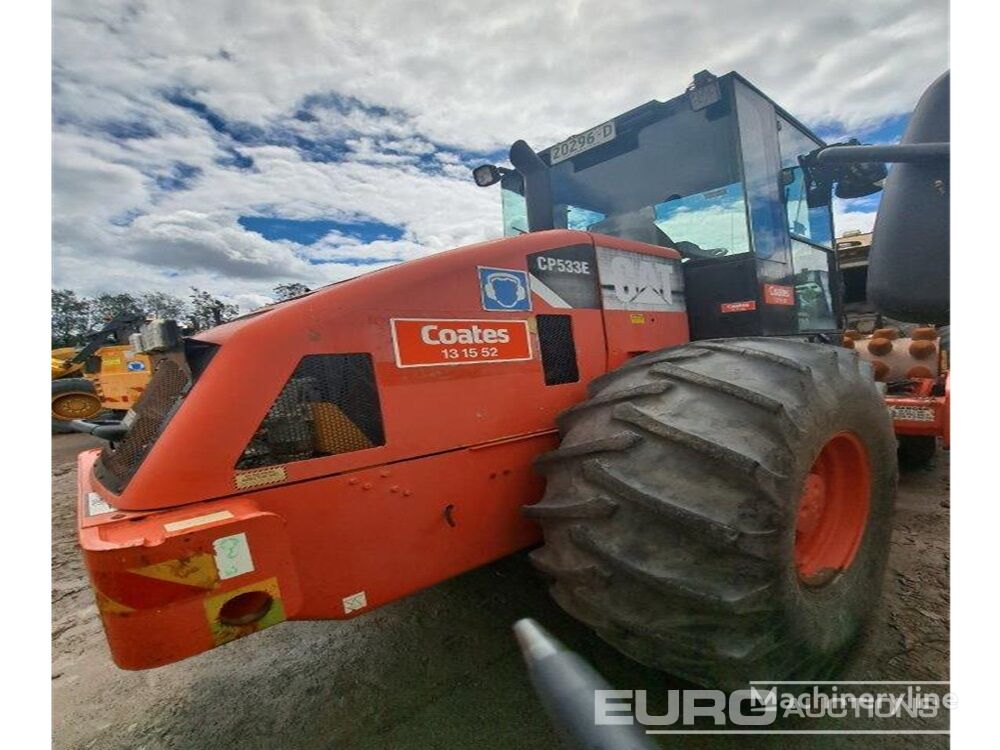 tahačový válec Caterpillar CP533E