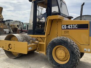 مدحلة لأعمال دك التربة Caterpillar CS-433 C