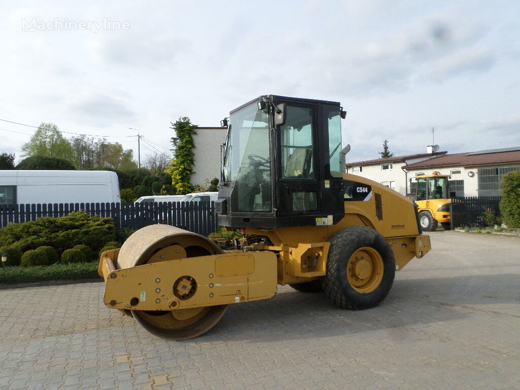 грунтовый каток Caterpillar CS44