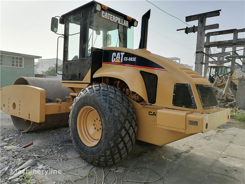 Caterpillar CS683E single drum compactor