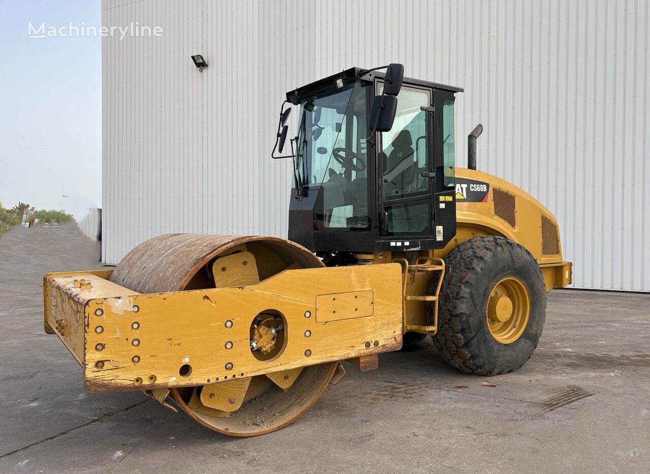 مدحلة لأعمال دك التربة Caterpillar CS68B Vibrating Compactor CAT