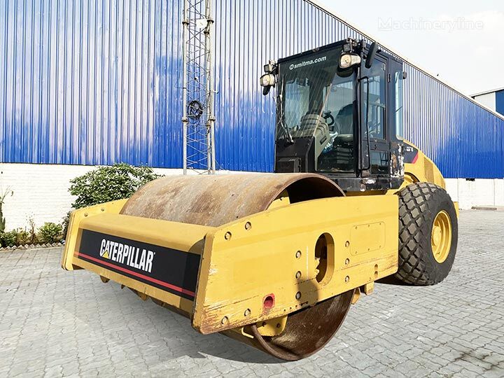 مدحلة لأعمال دك التربة Caterpillar CS74