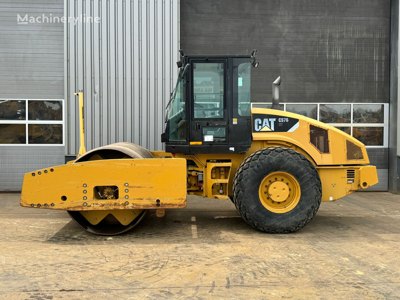 грунтовый каток Caterpillar CS76 XT