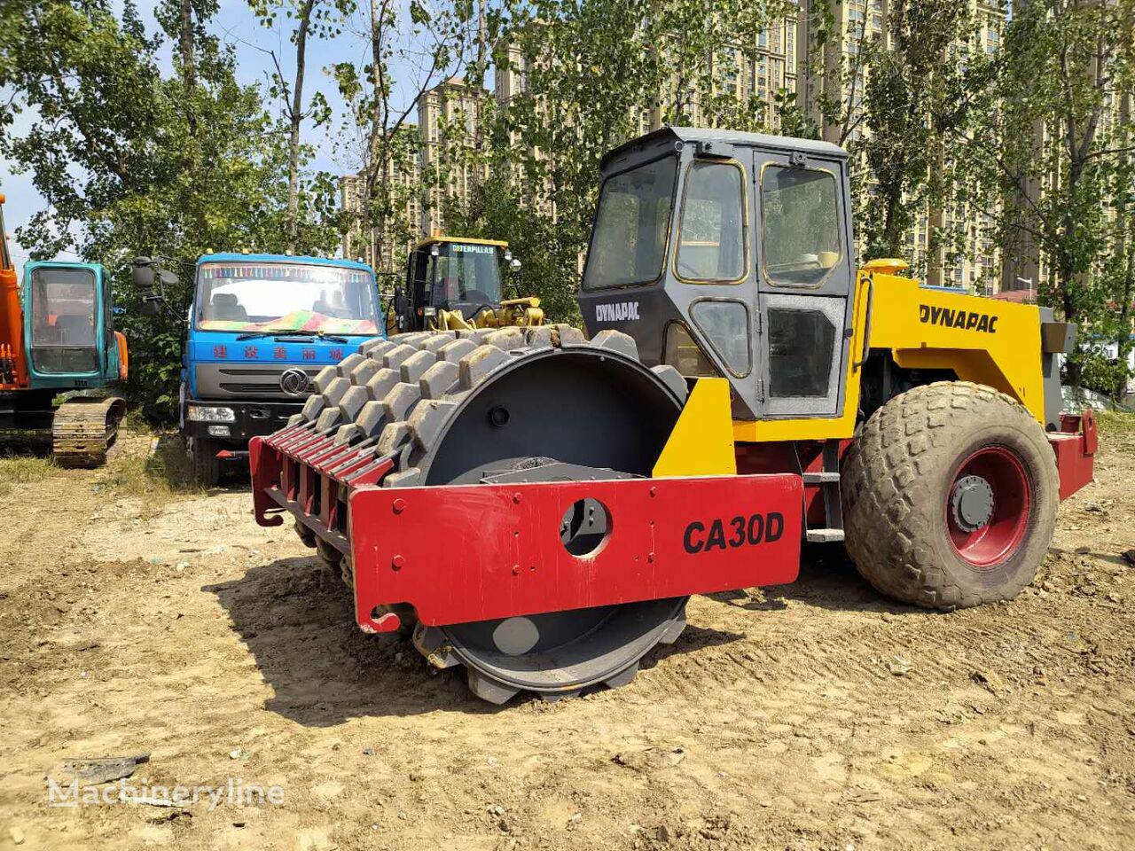 Compactador monocilíndrico Dynapac CA30D - Machineryline